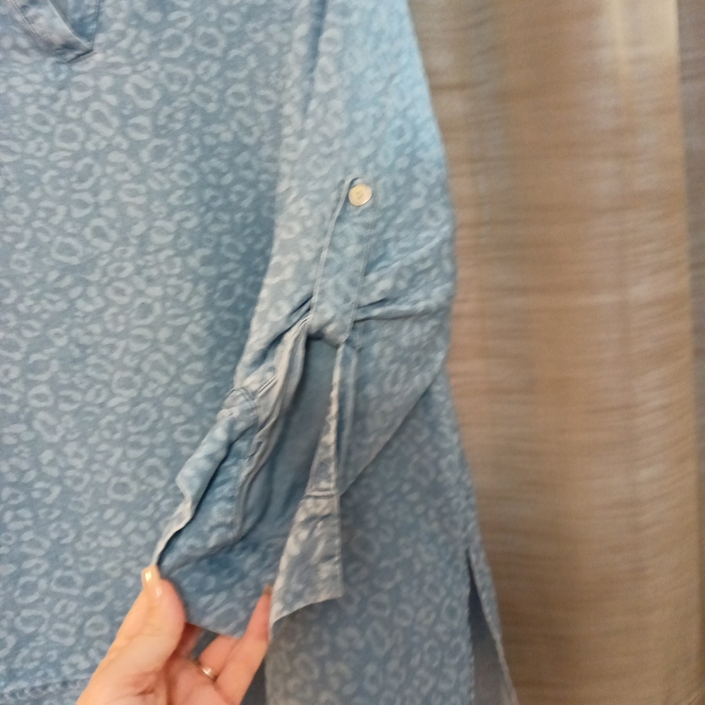 Soft Surroundings Chambray Flowy Layered Vneck Roll Tab Sleeve Blouse PXL - Picture 3 of 7